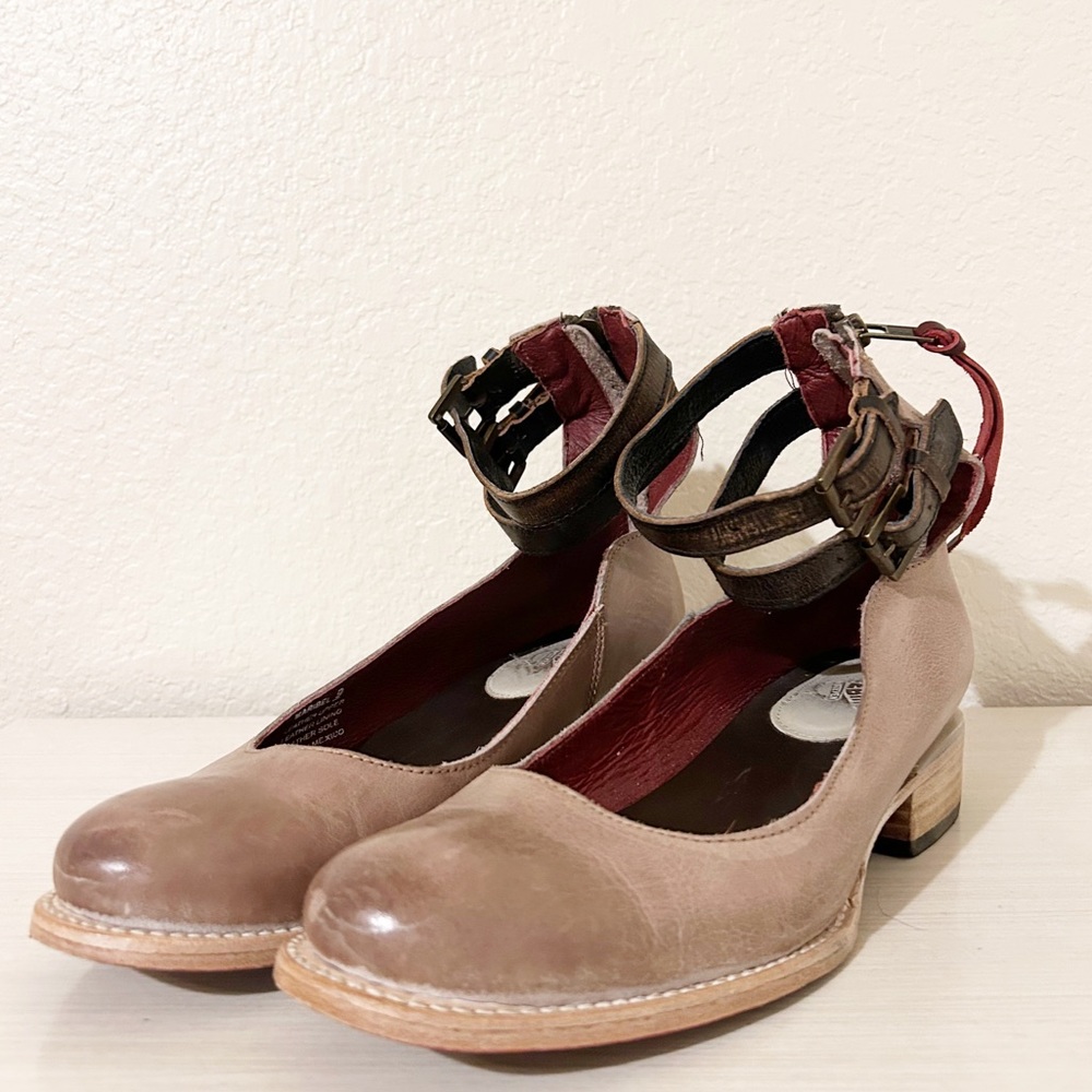Freebird by Steven Maribel ankle buckle shoes